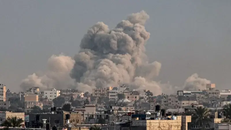 Çin uluslararası barış konferansı çağrısında bulunurken, Hamas üç rehineyle ilgili video yayınladı