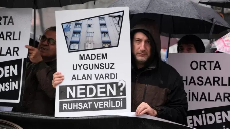 Kahramanmaraş’taki ev sahiplerinden “depremden sonra yapılan analizler tekrarlansın” eylemi