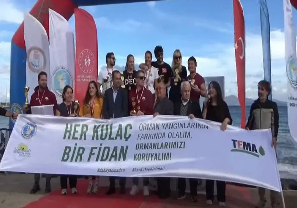 Ormanları koruma çağrısıyla serin suları kulaçladılar!