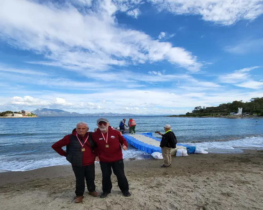 Ormanları koruma çağrısıyla serin suları kulaçladılar!