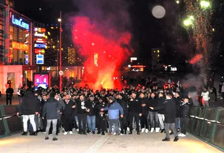 Müthiş Seyirci Desteği ve Beşiktaş Uzatmada Play-Off`u Garantiledi