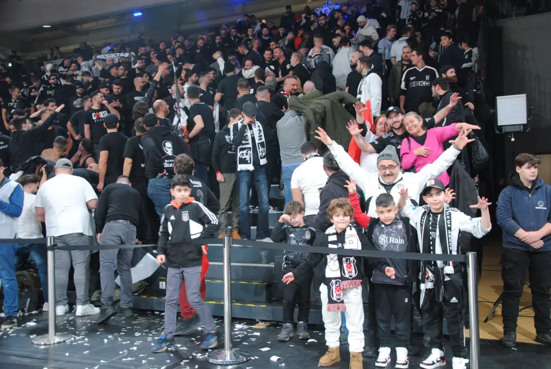 Müthiş Seyirci Desteği ve Beşiktaş Uzatmada Play-Off`u Garantiledi