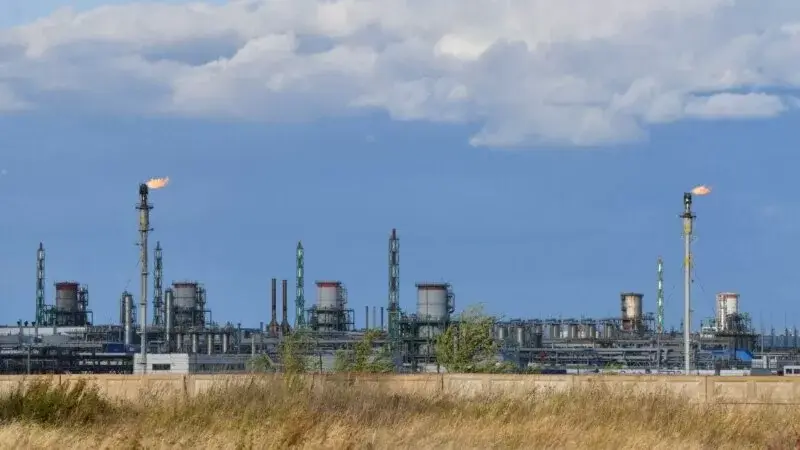 Kremlin, petrol ödemelerindeki gecikmelerle ilgili haberin ardından Rusya'nın ortaklarıyla çalıştığını bildirdi