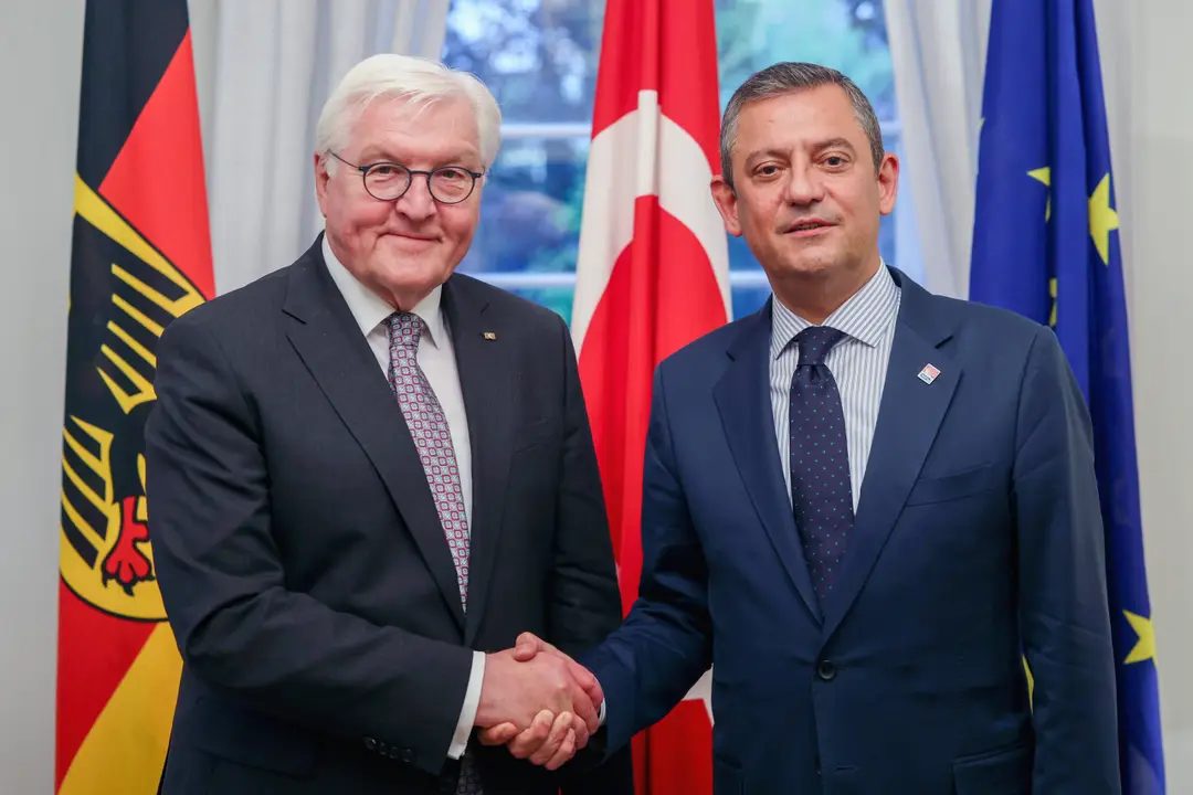 Steinmeier, CHP Genel Başkanı Özel'i kabul etti