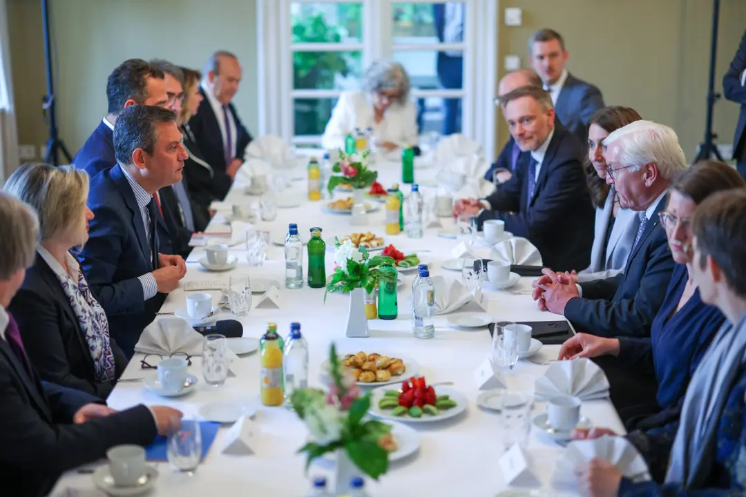 Steinmeier, CHP Genel Başkanı Özel'i kabul etti