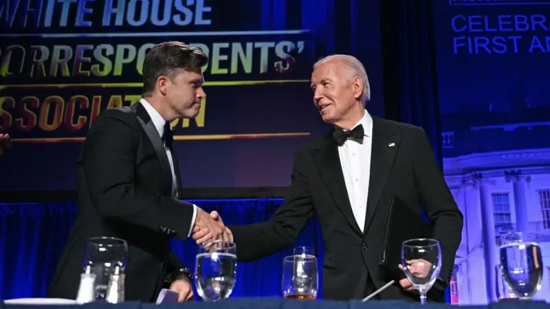 Biden’ın şakalar yaptığı Beyaz Saray Muhabirleri Yemeği’nin yapıldığı binanın dışında Gazze protestosu vardı