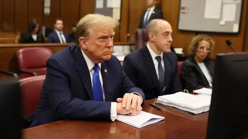 Trump'ın ‘sus payı’ ödemesi davasının jürisine seçilen 7 asil üyeden ikisi görevden alındı