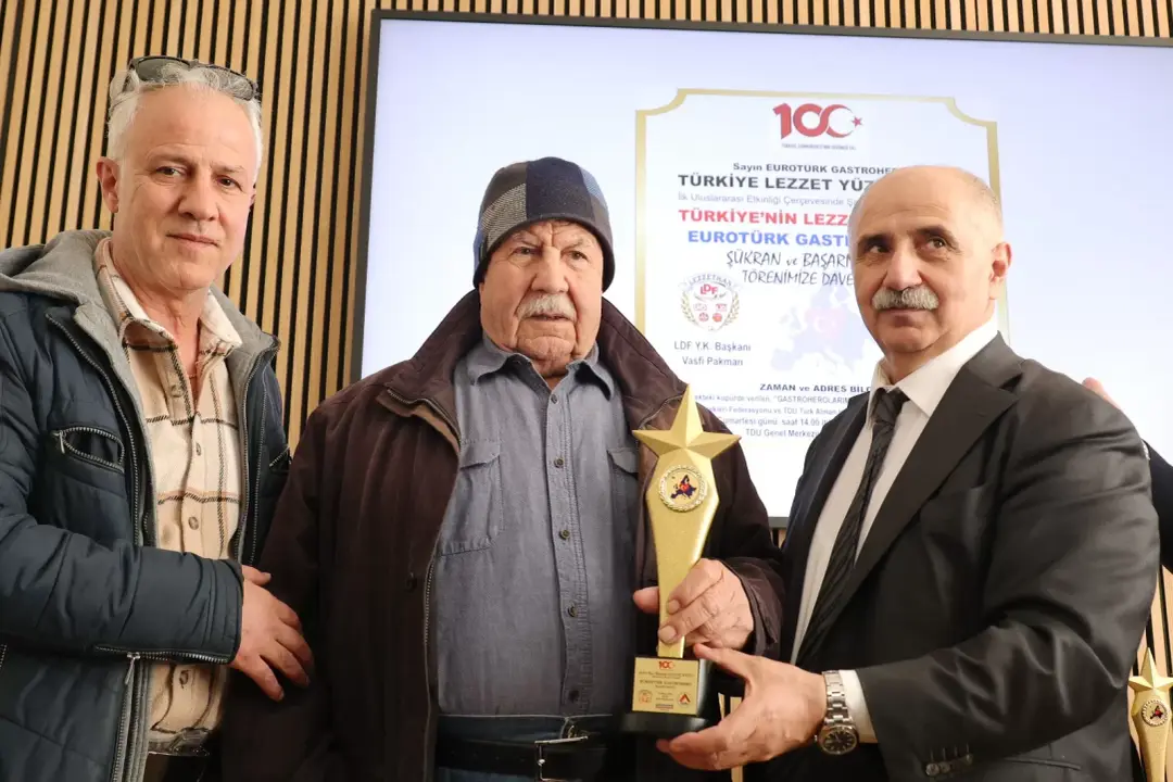 EUROTÜRK GASTROHERO’larına ‘Şükran ve Başarı Ödülleri’