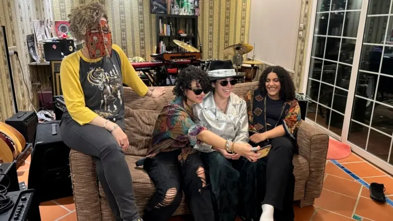 Suudi Arabistan’da kadınlar saykodelik rock grubu kurdu