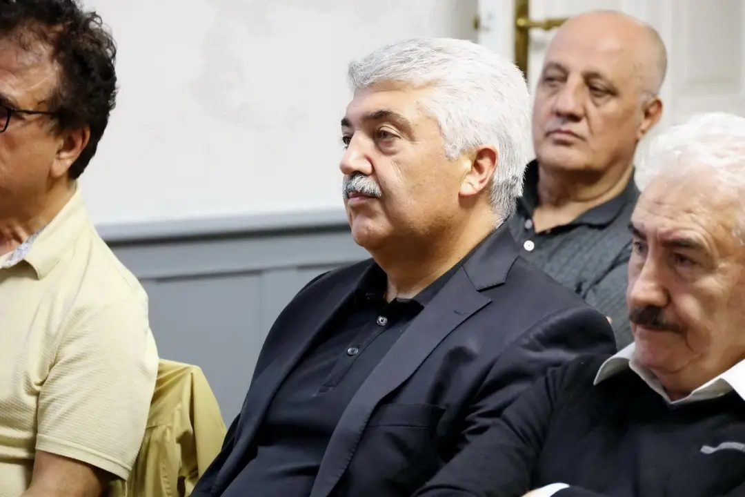 “Türkler yıkılan Berlin Duvarı`nın altında kaldı”