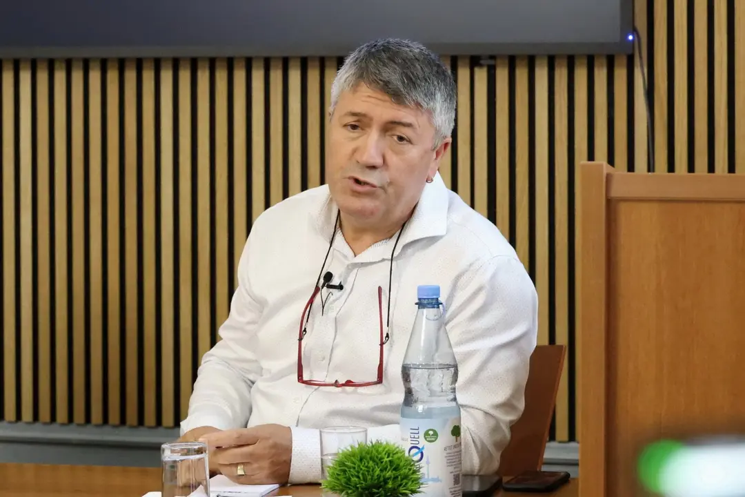 “Türkler yıkılan Berlin Duvarı`nın altında kaldı”
