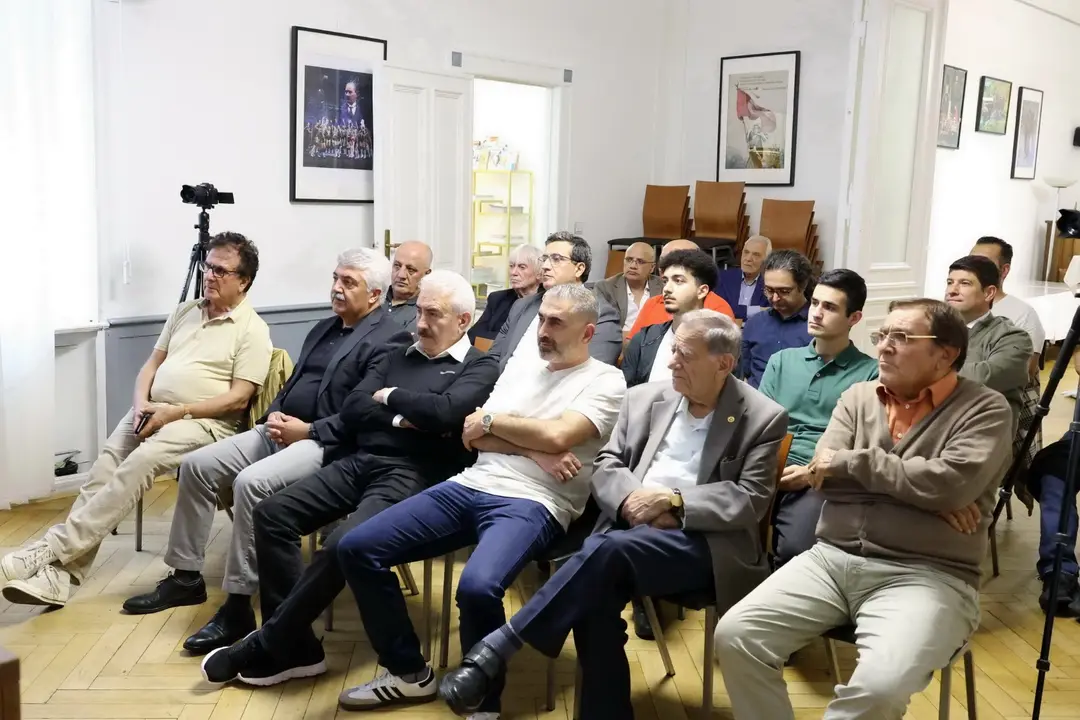 “Türkler yıkılan Berlin Duvarı`nın altında kaldı”