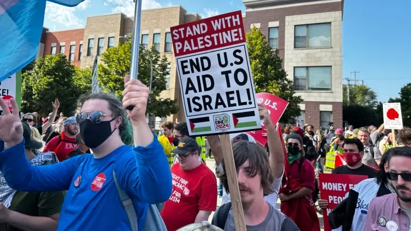 Chicago'da bir yanda kurultay bir yanda protestolar