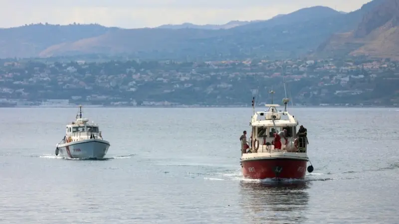 Sicilya açıklarında batan lüks yatın enkazından dört ceset çıkarıldı