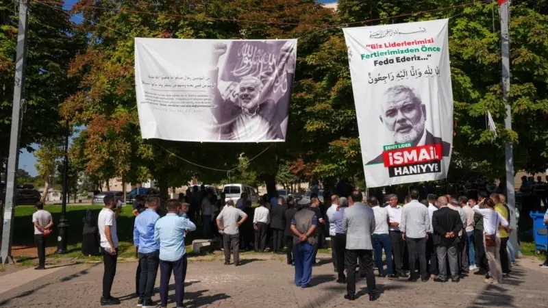 Cuma hutbesinde Atatürk anılmadı, Kütahya’da Özel konuşturulmadı, Gaziantep’te Haniye posteri indirildi