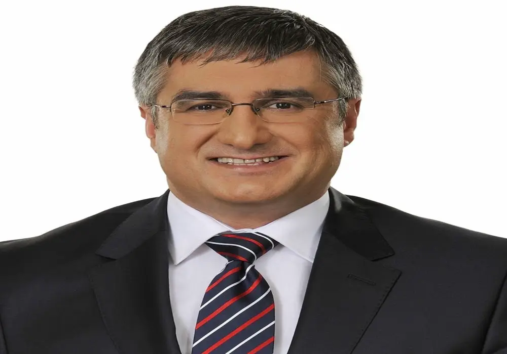 Akpınar: Almanya`da Demokrasi kritik bir eşikte