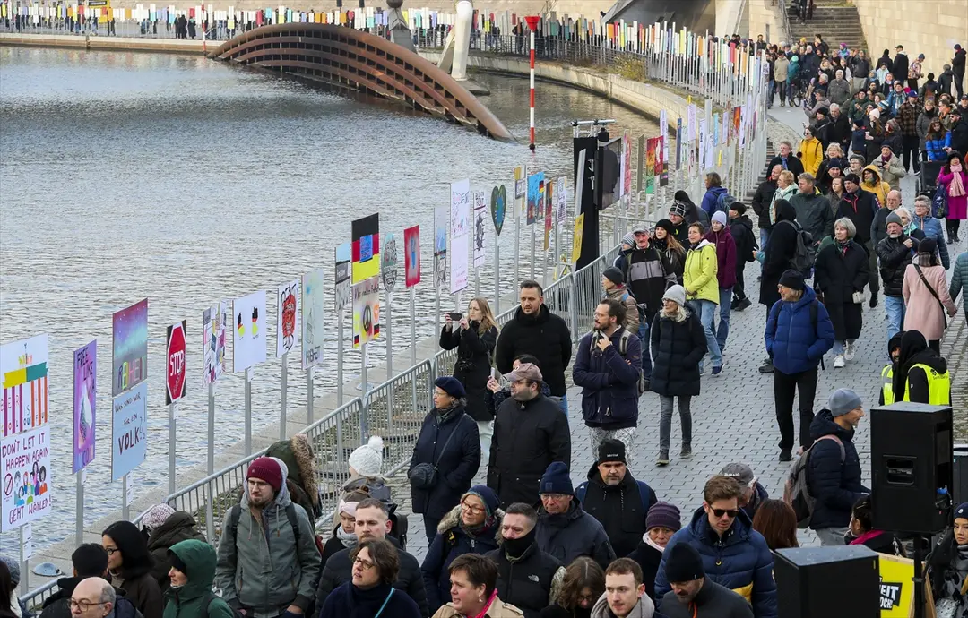 Berlin Duvarı'nın yıkılışının 35. yıl dönümü kutlanıyor