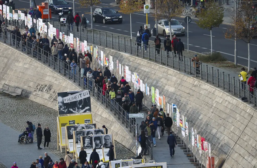 Berlin Duvarı'nın yıkılışının 35. yıl dönümü kutlanıyor