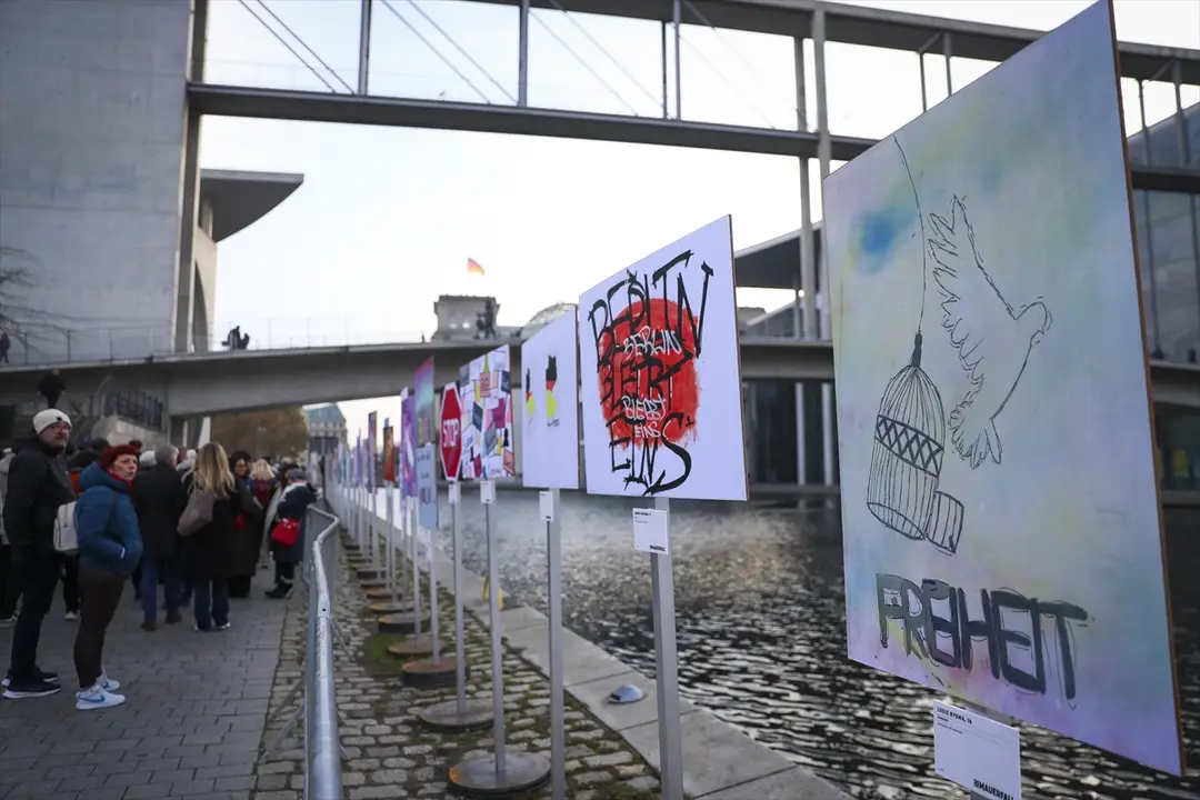 Berlin Duvarı'nın yıkılışının 35. yıl dönümü kutlanıyor