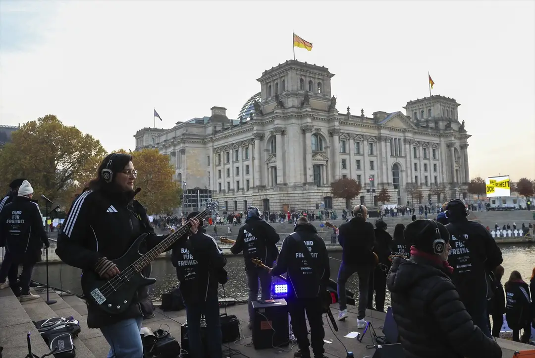 Berlin Duvarı'nın yıkılışının 35. yıl dönümü kutlanıyor