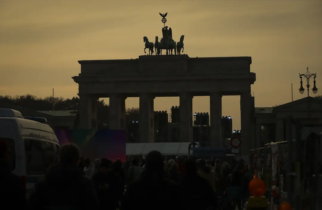 Berlin Duvarı'nın yıkılışının 35. yıl dönümü kutlanıyor