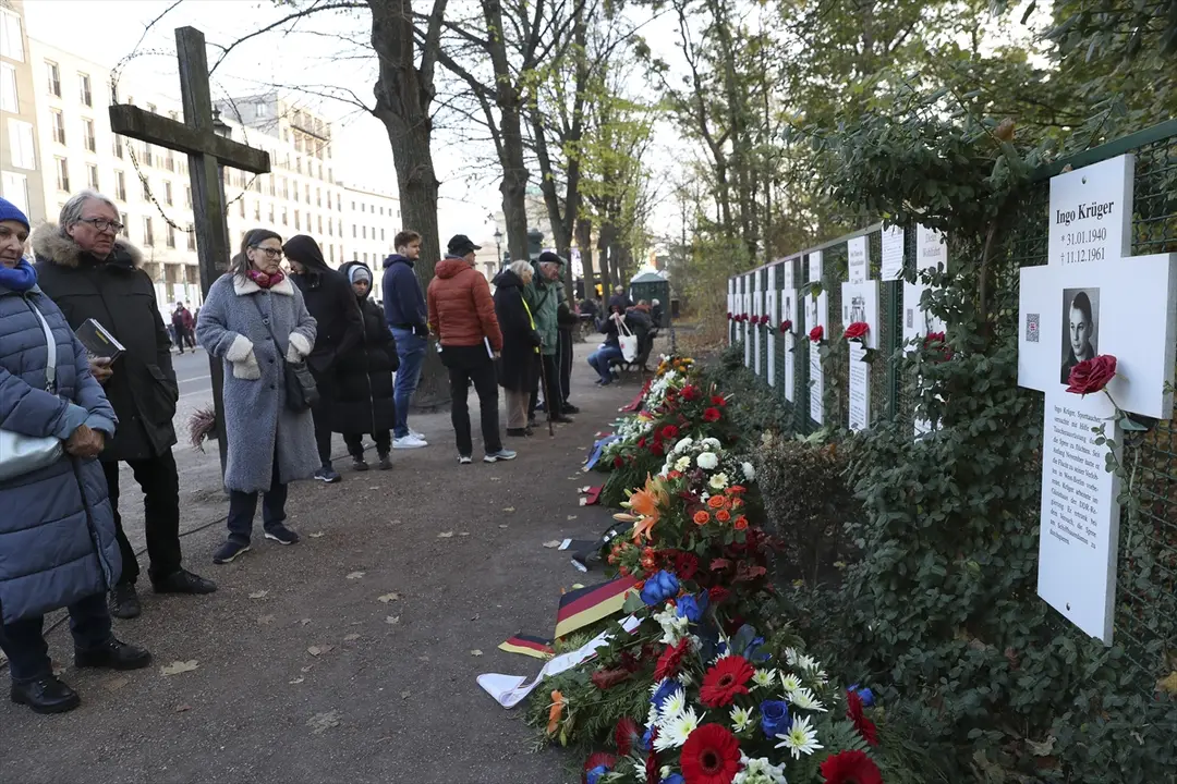 Berlin Duvarı'nın yıkılışının 35. yıl dönümü kutlanıyor