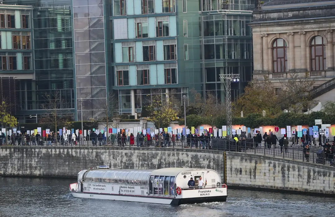 Berlin Duvarı'nın yıkılışının 35. yıl dönümü kutlanıyor