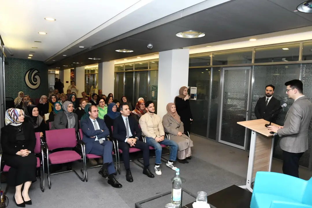 Berlin Yunus Emre Enstitüsü’nde Ali Laçin’den İlham Verici Bir Söyleşi: ‘Engellerin Ötesinde’