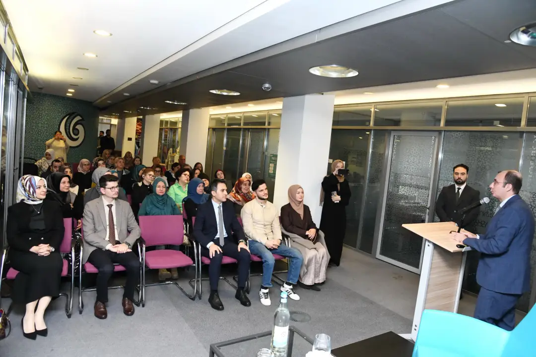 Berlin Yunus Emre Enstitüsü’nde Ali Laçin’den İlham Verici Bir Söyleşi: ‘Engellerin Ötesinde’