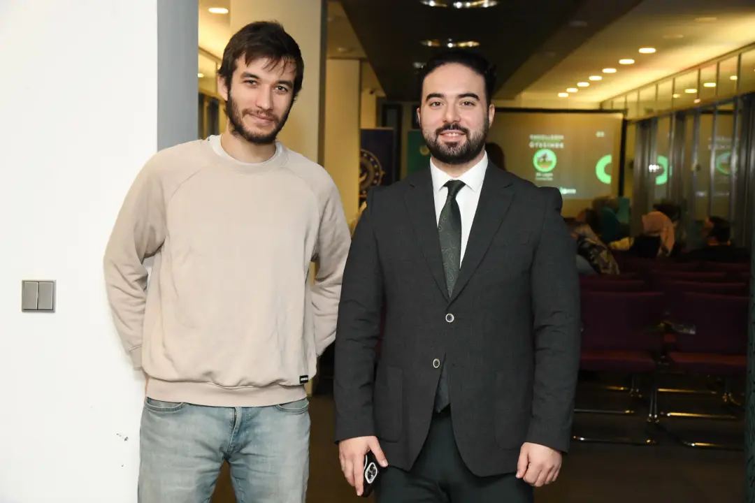 Berlin Yunus Emre Enstitüsü’nde Ali Laçin’den İlham Verici Bir Söyleşi: ‘Engellerin Ötesinde’