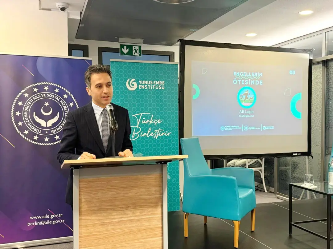 Berlin Yunus Emre Enstitüsü’nde Ali Laçin’den İlham Verici Bir Söyleşi: ‘Engellerin Ötesinde’
