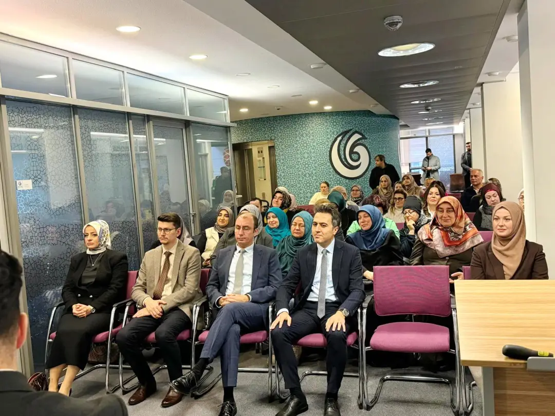 Berlin Yunus Emre Enstitüsü’nde Ali Laçin’den İlham Verici Bir Söyleşi: ‘Engellerin Ötesinde’