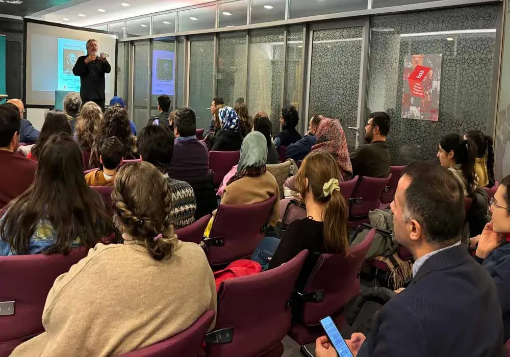 Berlin’de Müfit Saçıntı ile Mizah ve Sinema Dolu Bir Gece