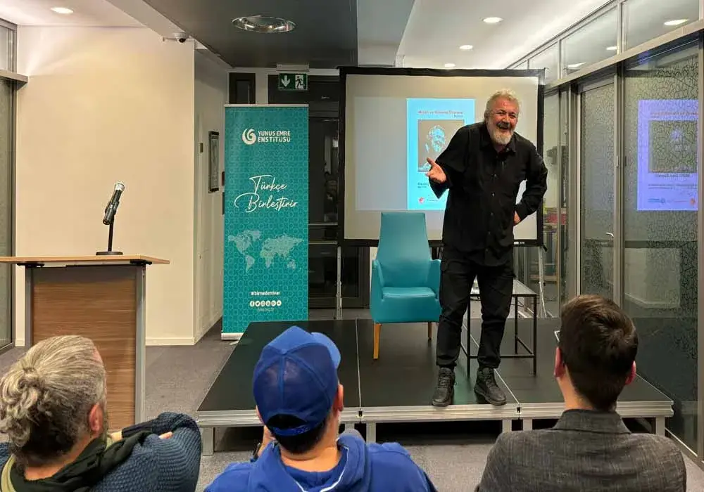 Berlin’de Müfit Saçıntı ile Mizah ve Sinema Dolu Bir Gece