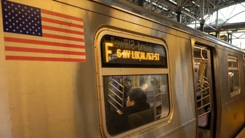 New York Polisi metroda yakılarak öldürülen kadının kimliğini tespit etti