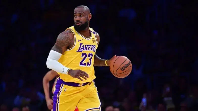 NBA'de sezon ve playofflarda 50 bin sayıya ulaşan ilk basketbolcu oldu