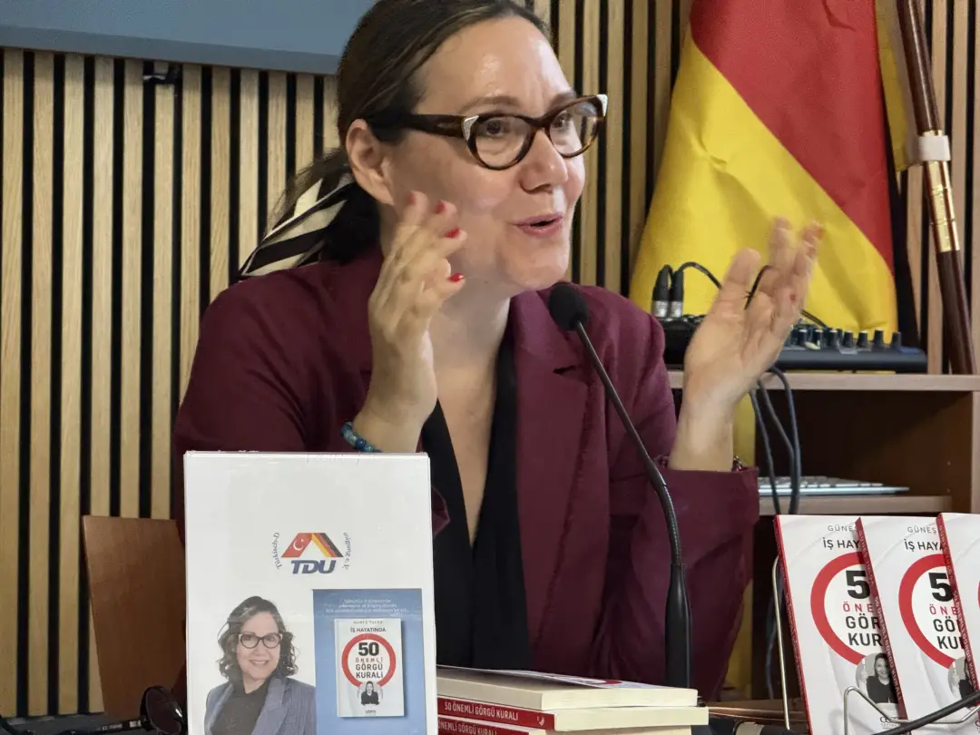 Güneş Tulga’dan Berlin’de Kitap Tanıtımı: “İş Hayatında 50 Önemli Görgü Kuralı”
