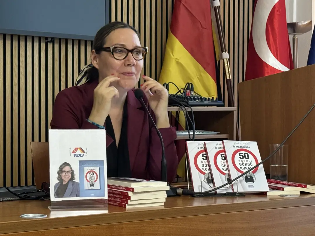 Güneş Tulga’dan Berlin’de Kitap Tanıtımı: “İş Hayatında 50 Önemli Görgü Kuralı”