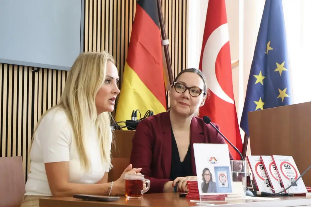 Güneş Tulga’dan Berlin’de Kitap Tanıtımı: “İş Hayatında 50 Önemli Görgü Kuralı”