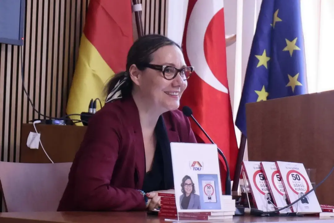 Güneş Tulga’dan Berlin’de Kitap Tanıtımı: “İş Hayatında 50 Önemli Görgü Kuralı”
