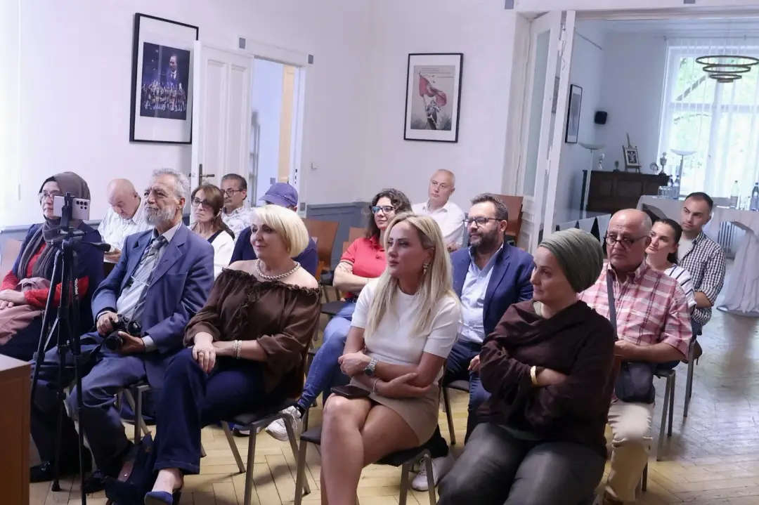 Güneş Tulga’dan Berlin’de Kitap Tanıtımı: “İş Hayatında 50 Önemli Görgü Kuralı”