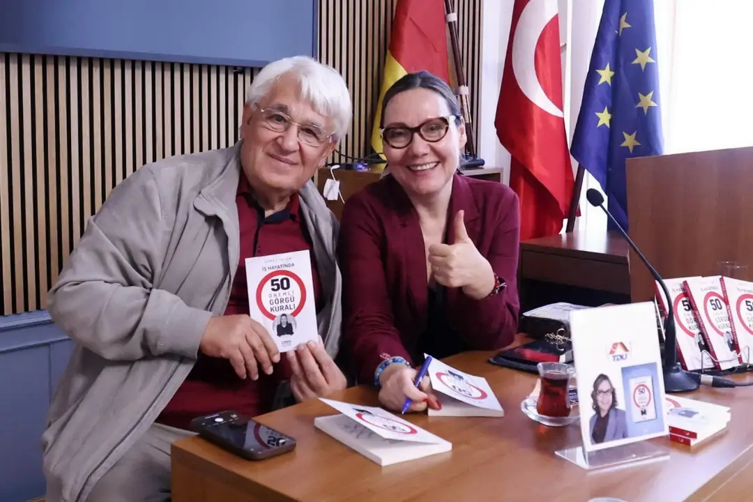 Güneş Tulga’dan Berlin’de Kitap Tanıtımı: “İş Hayatında 50 Önemli Görgü Kuralı”