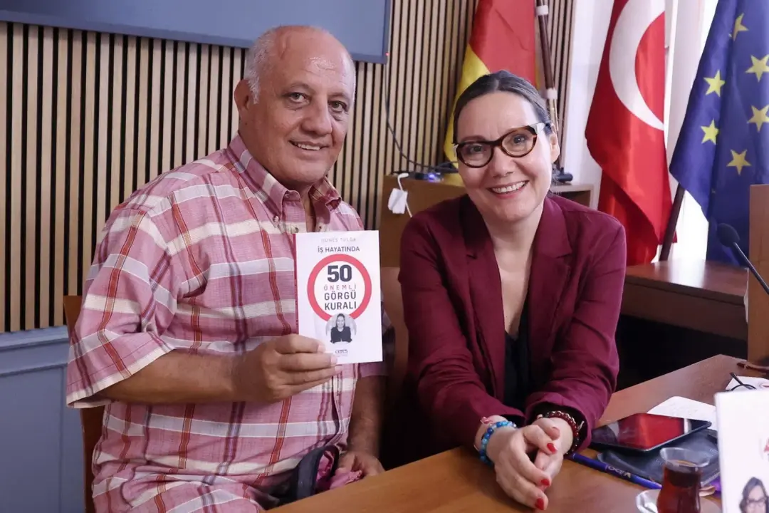 Güneş Tulga’dan Berlin’de Kitap Tanıtımı: “İş Hayatında 50 Önemli Görgü Kuralı”