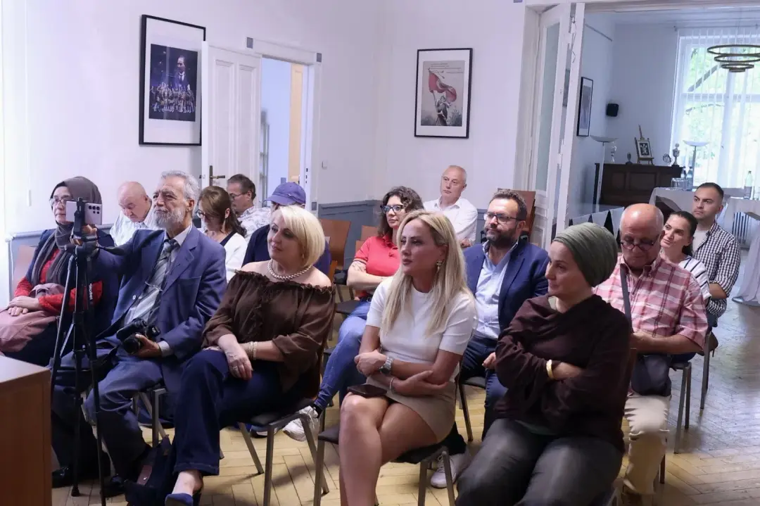 Güneş Tulga’dan Berlin’de Kitap Tanıtımı: “İş Hayatında 50 Önemli Görgü Kuralı”