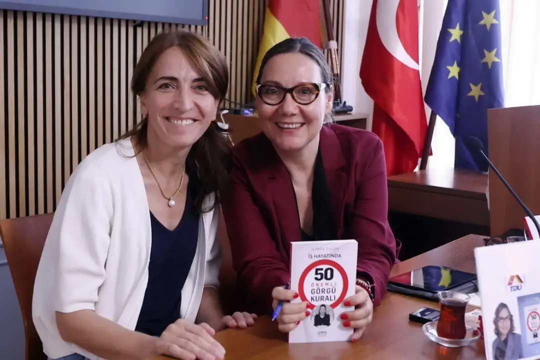 Güneş Tulga’dan Berlin’de Kitap Tanıtımı: “İş Hayatında 50 Önemli Görgü Kuralı”