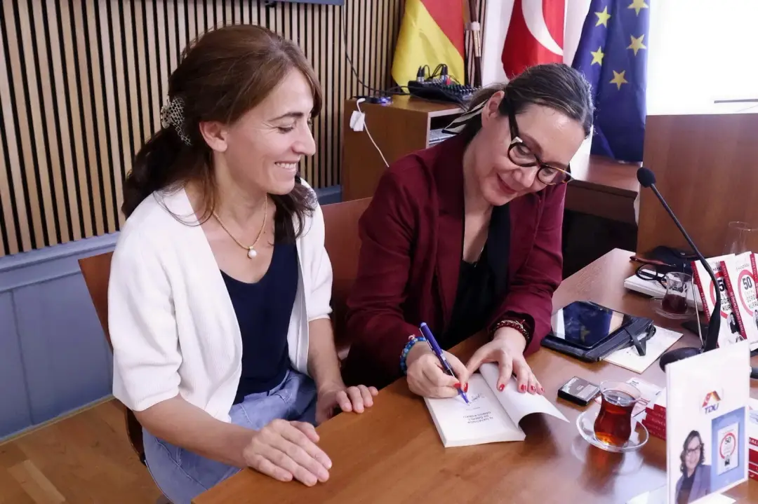 Güneş Tulga’dan Berlin’de Kitap Tanıtımı: “İş Hayatında 50 Önemli Görgü Kuralı”
