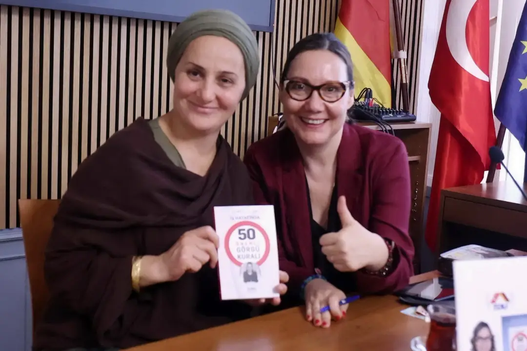Güneş Tulga’dan Berlin’de Kitap Tanıtımı: “İş Hayatında 50 Önemli Görgü Kuralı”