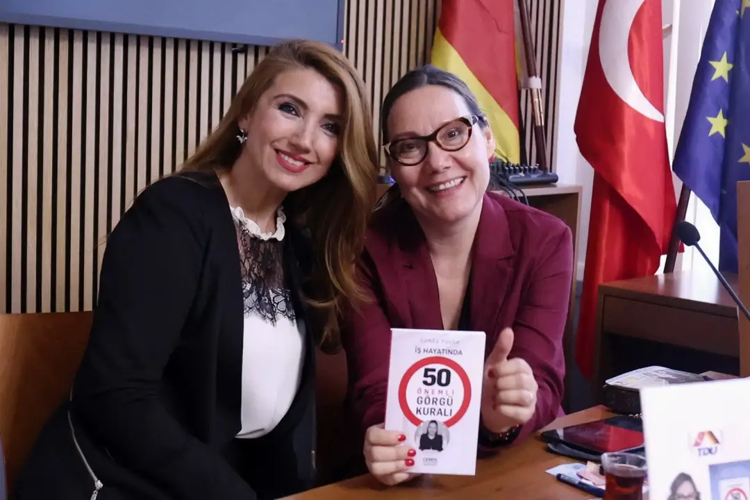 Güneş Tulga’dan Berlin’de Kitap Tanıtımı: “İş Hayatında 50 Önemli Görgü Kuralı”