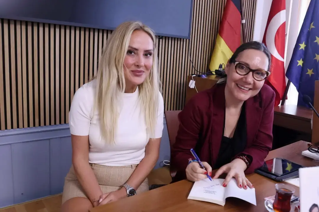 Güneş Tulga’dan Berlin’de Kitap Tanıtımı: “İş Hayatında 50 Önemli Görgü Kuralı”