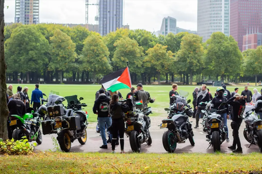 Hollanda'da motosiklet sürücülerinden Filistin'e destek gösterisi